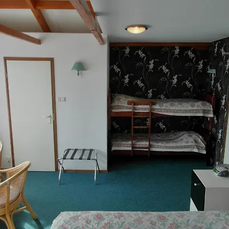 Zonneweelde Oda ve Kahvaltı 3*